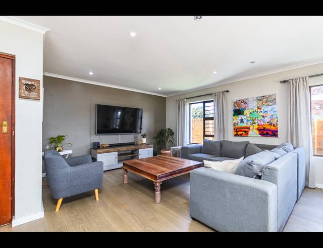 4 BEDROOM FREEHOLD FOR SALE IN PARKLANDS